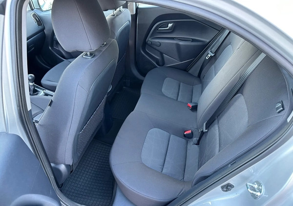 Kia Rio cena 36900 przebieg: 98000, rok produkcji 2017 z Trzebnica małe 667